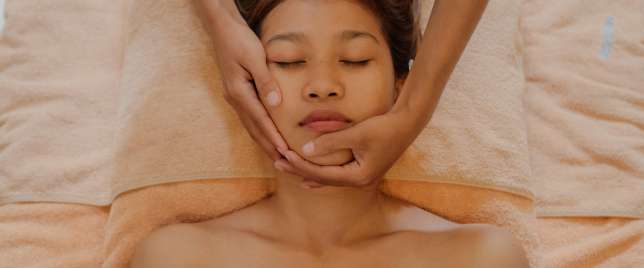 Terapkan Sentuhan Lebih buat Kecantikan Kulit: Ungkap Rahasia Langkah Massage Wajah